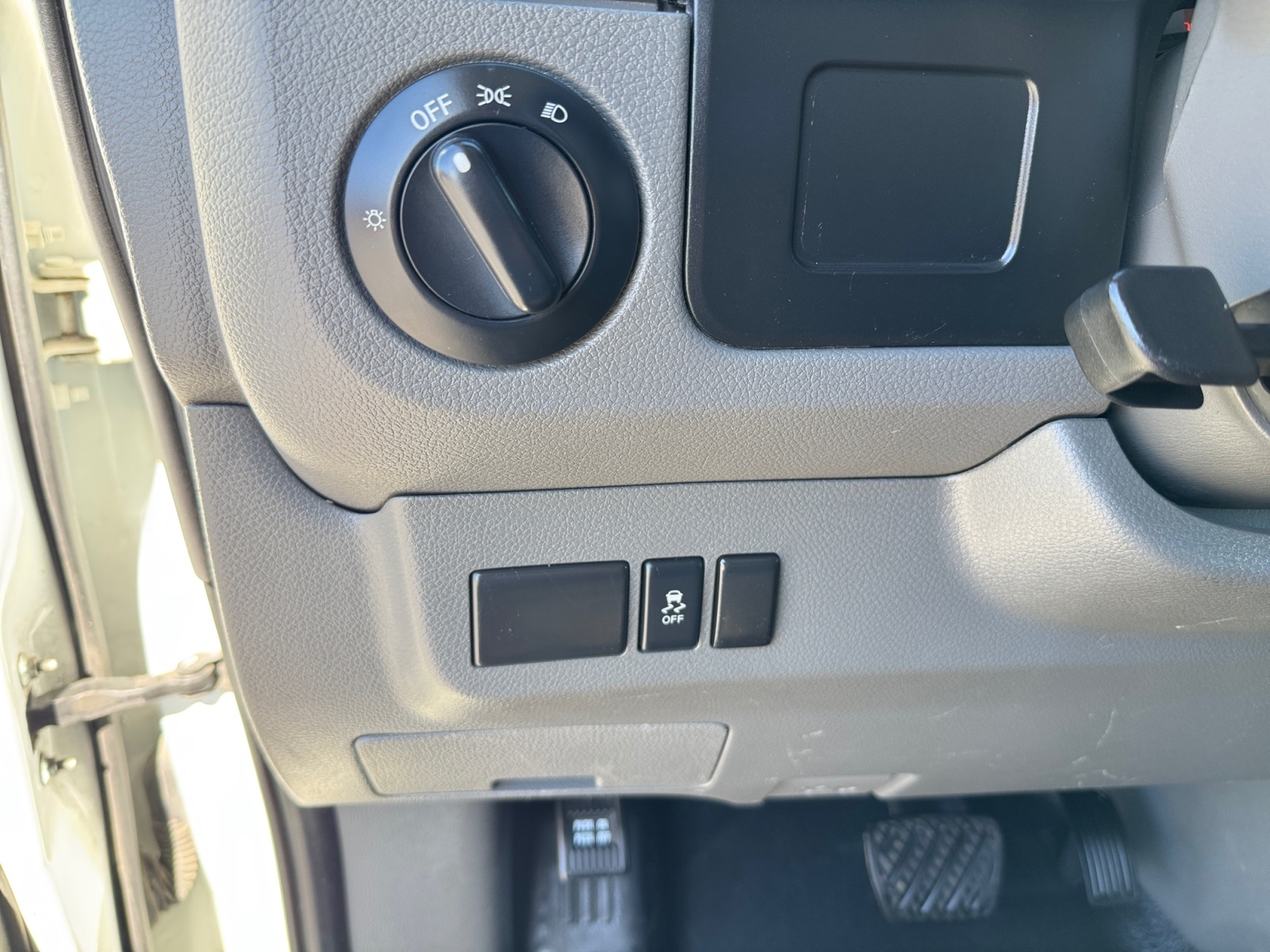 Vehicle image 32 of 35