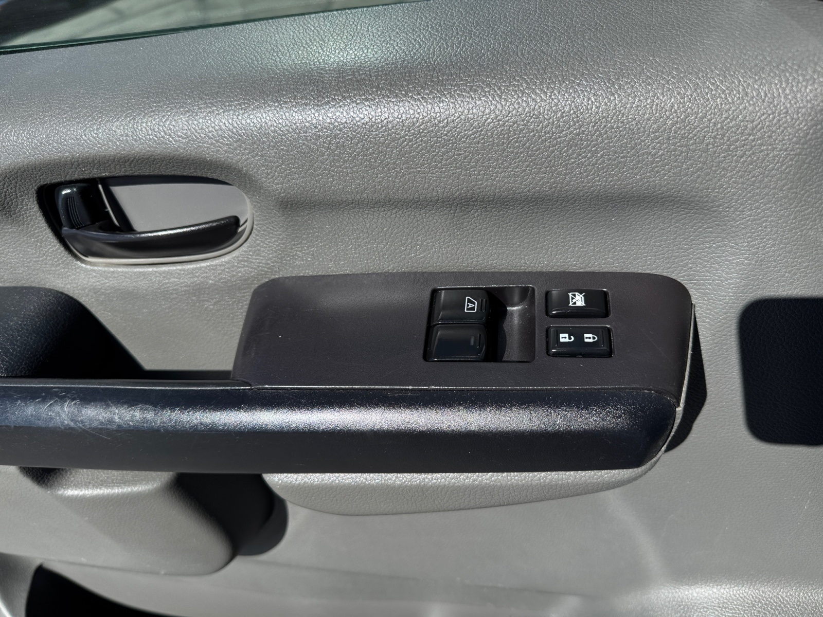 Vehicle image 28 of 35