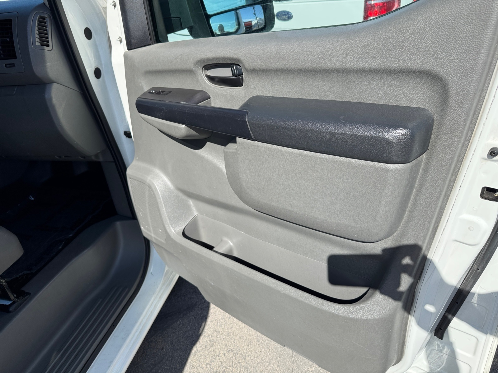 Vehicle image 16 of 35