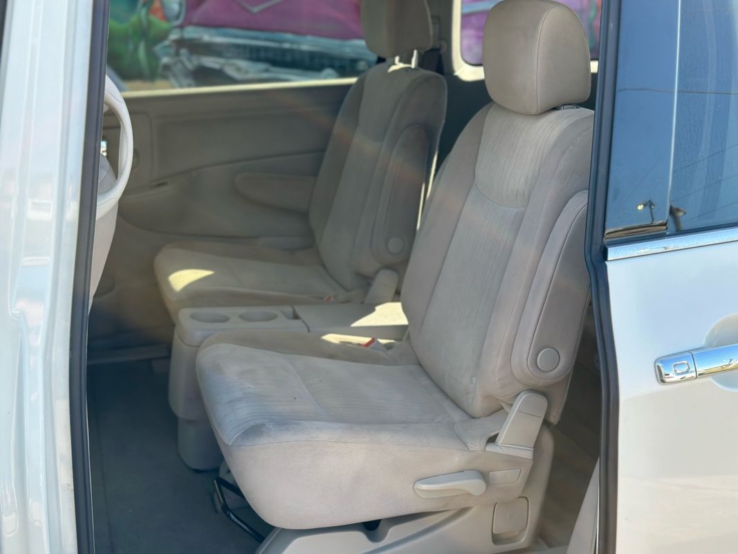Vehicle image 10 of 28