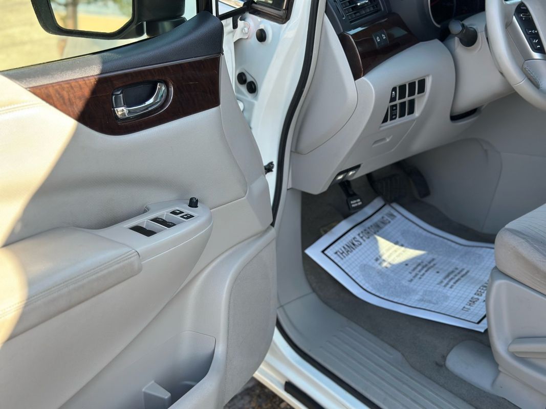 Vehicle image 7 of 28