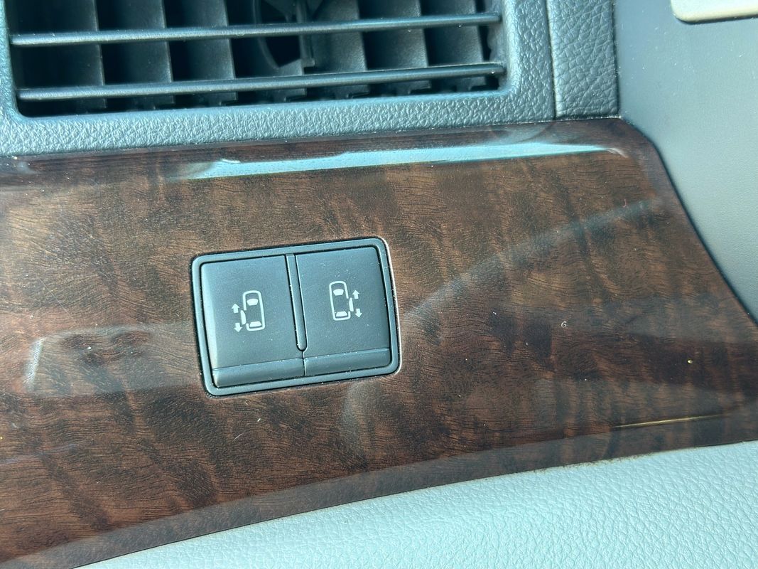 Vehicle image 15 of 28