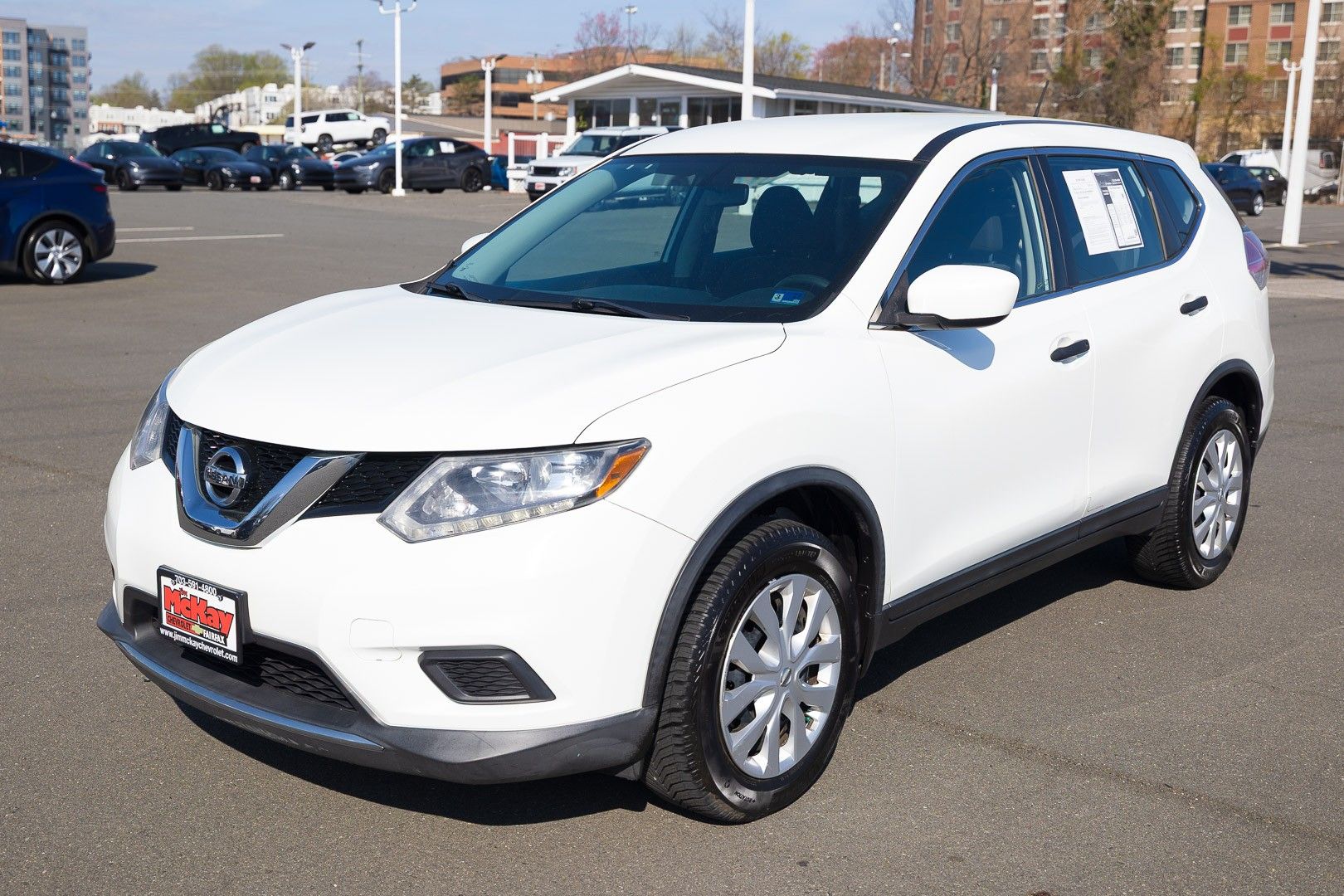 2016 Nissan Rogue S Image 2 of 25