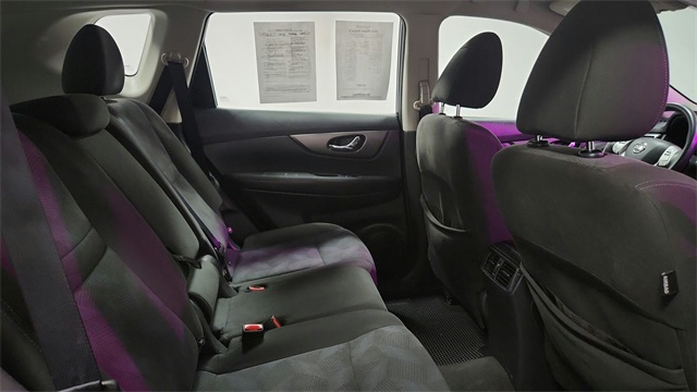 Vehicle image 21 of 25