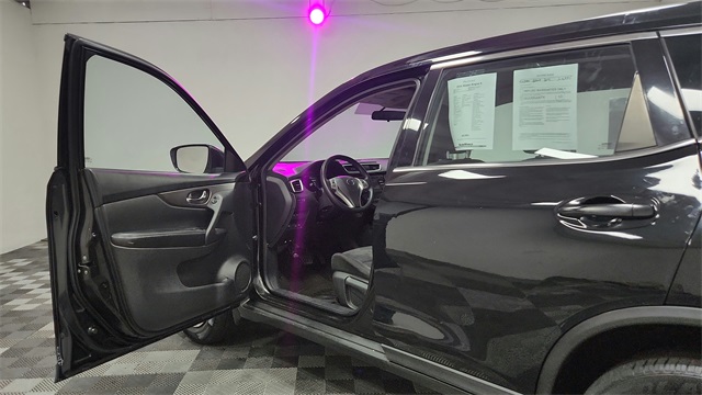 Vehicle image 17 of 25