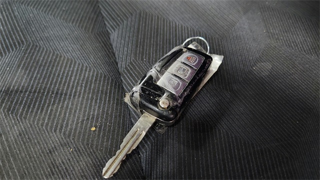 Vehicle image 15 of 25