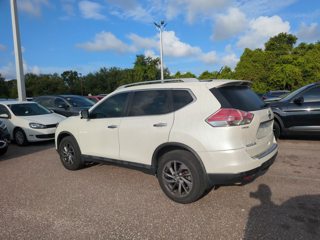 2016 Nissan Rogue SL Image 2 of 10