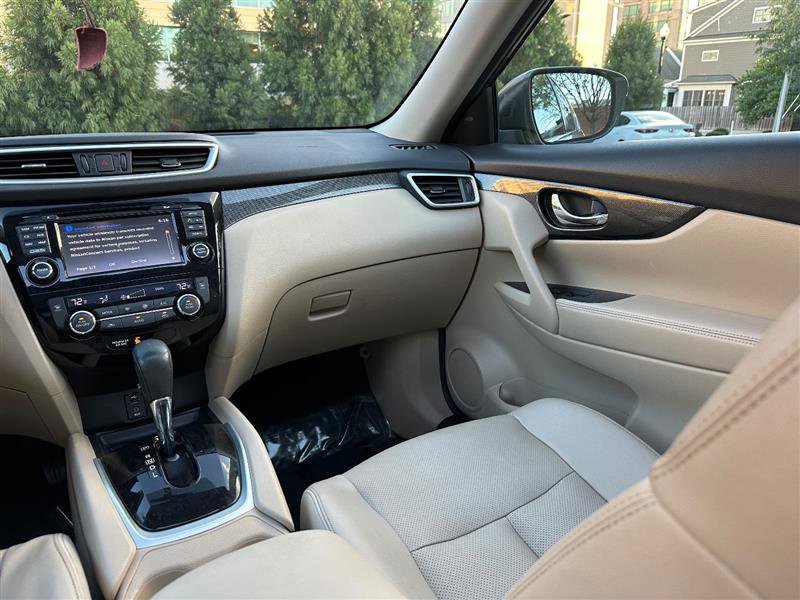 2016 Nissan Rogue SL Image 24 of 41