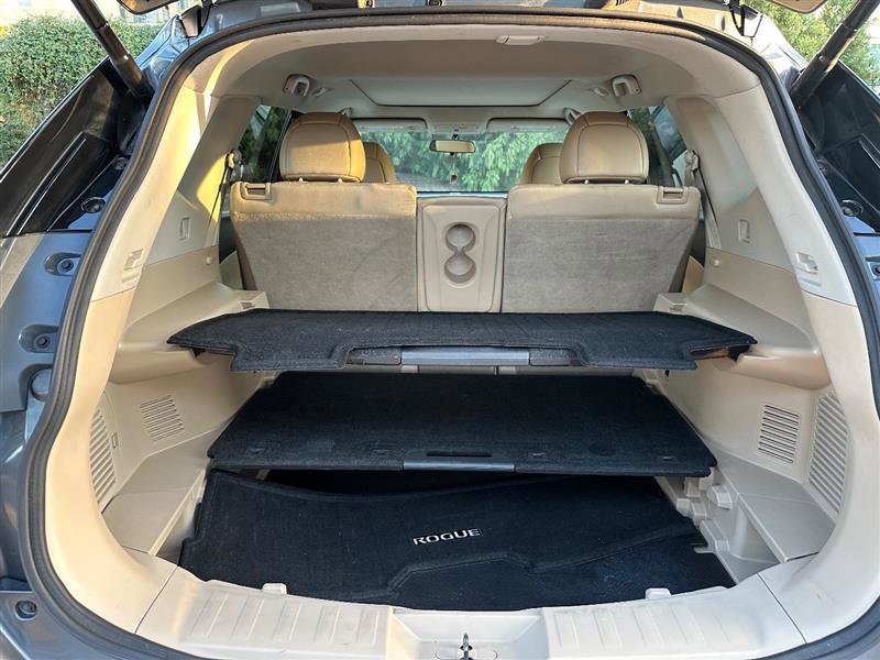 2016 Nissan Rogue SL Image 10 of 41