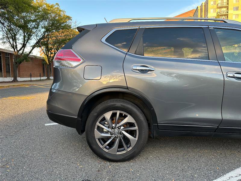 2016 Nissan Rogue SL Image 7 of 41