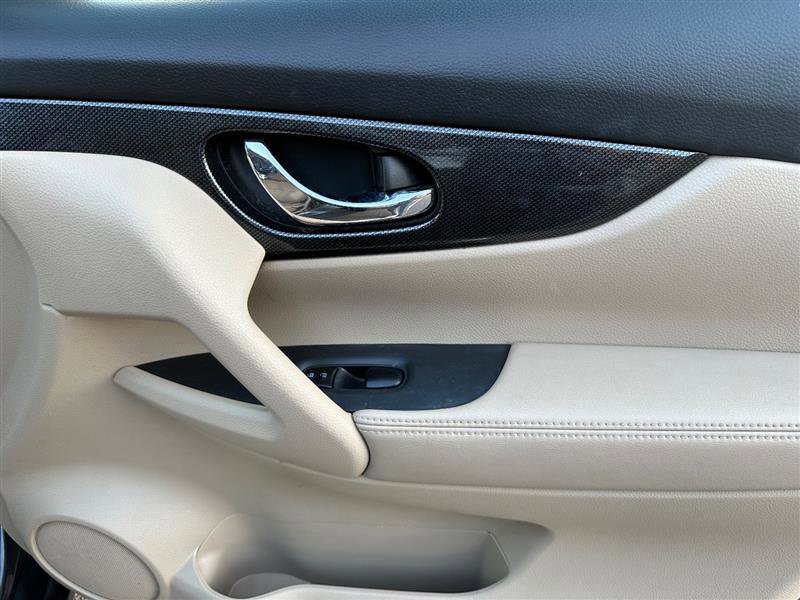 2016 Nissan Rogue SL Image 32 of 41