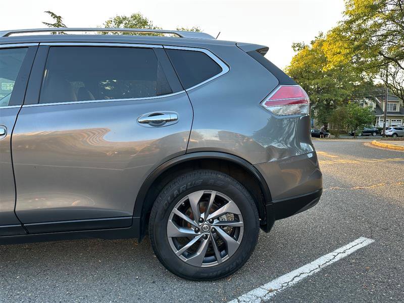 2016 Nissan Rogue SL Image 8 of 41