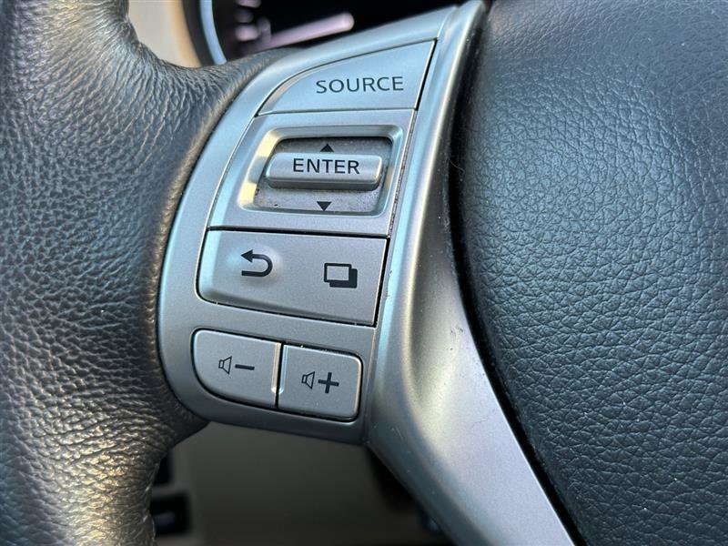 2016 Nissan Rogue SL Image 36 of 41