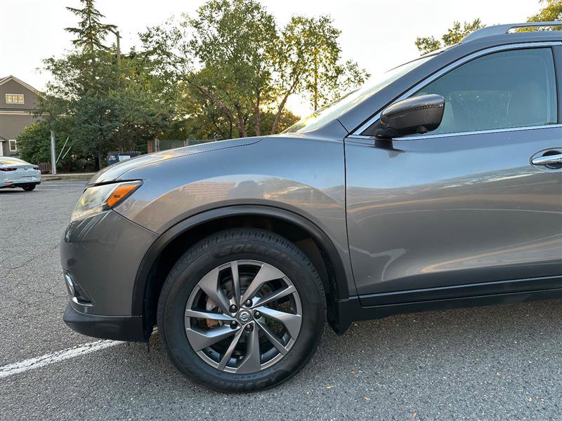 2016 Nissan Rogue SL Image 2 of 41