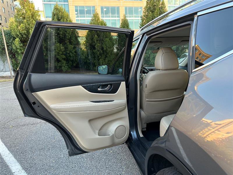 2016 Nissan Rogue SL Image 39 of 41