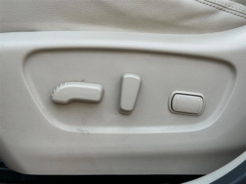 2016 Nissan Rogue SL Image 34 of 41