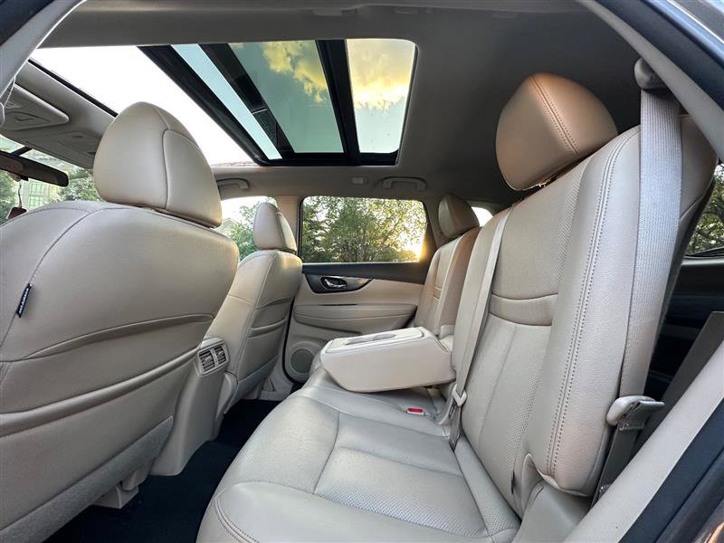 2016 Nissan Rogue SL Image 12 of 41