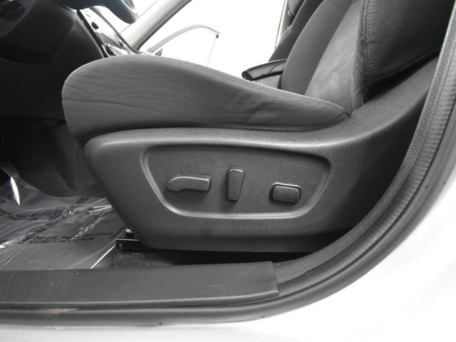 Vehicle image 46 of 48