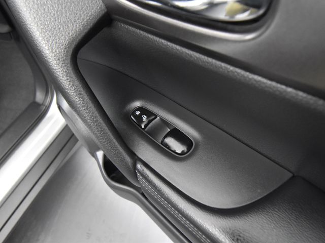 Vehicle image 39 of 48