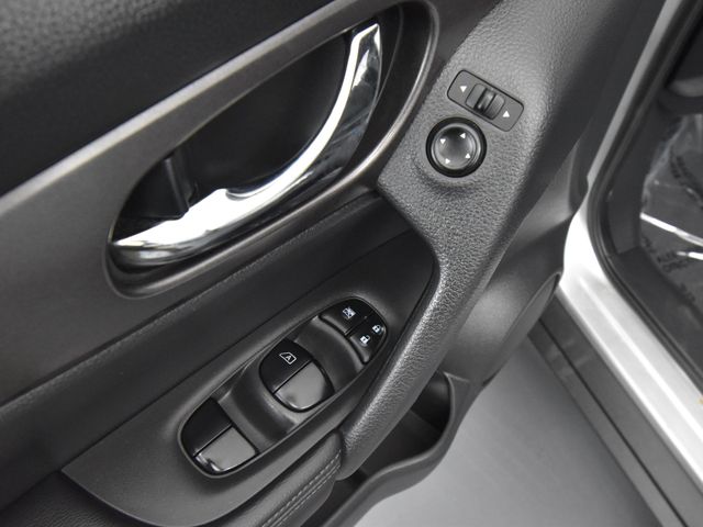 Vehicle image 43 of 48