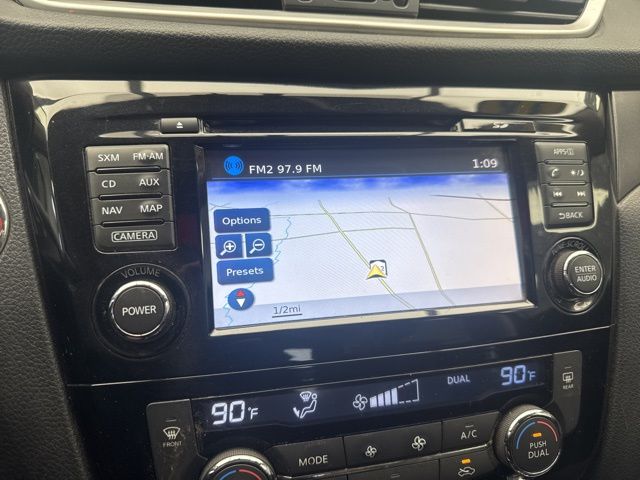 Vehicle image 16 of 21