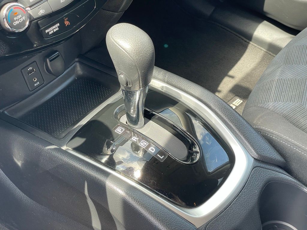 Vehicle image 21 of 31