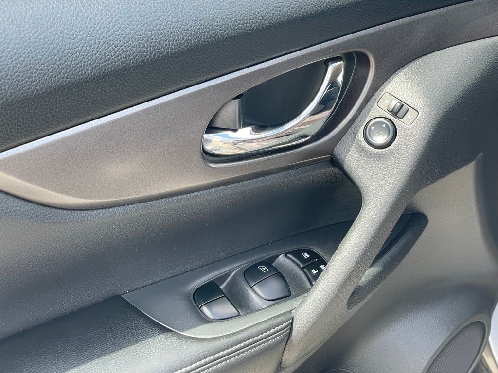 Vehicle image 11 of 31