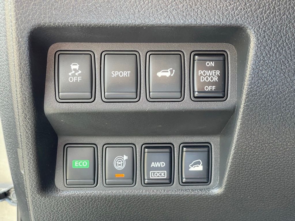Vehicle image 13 of 31