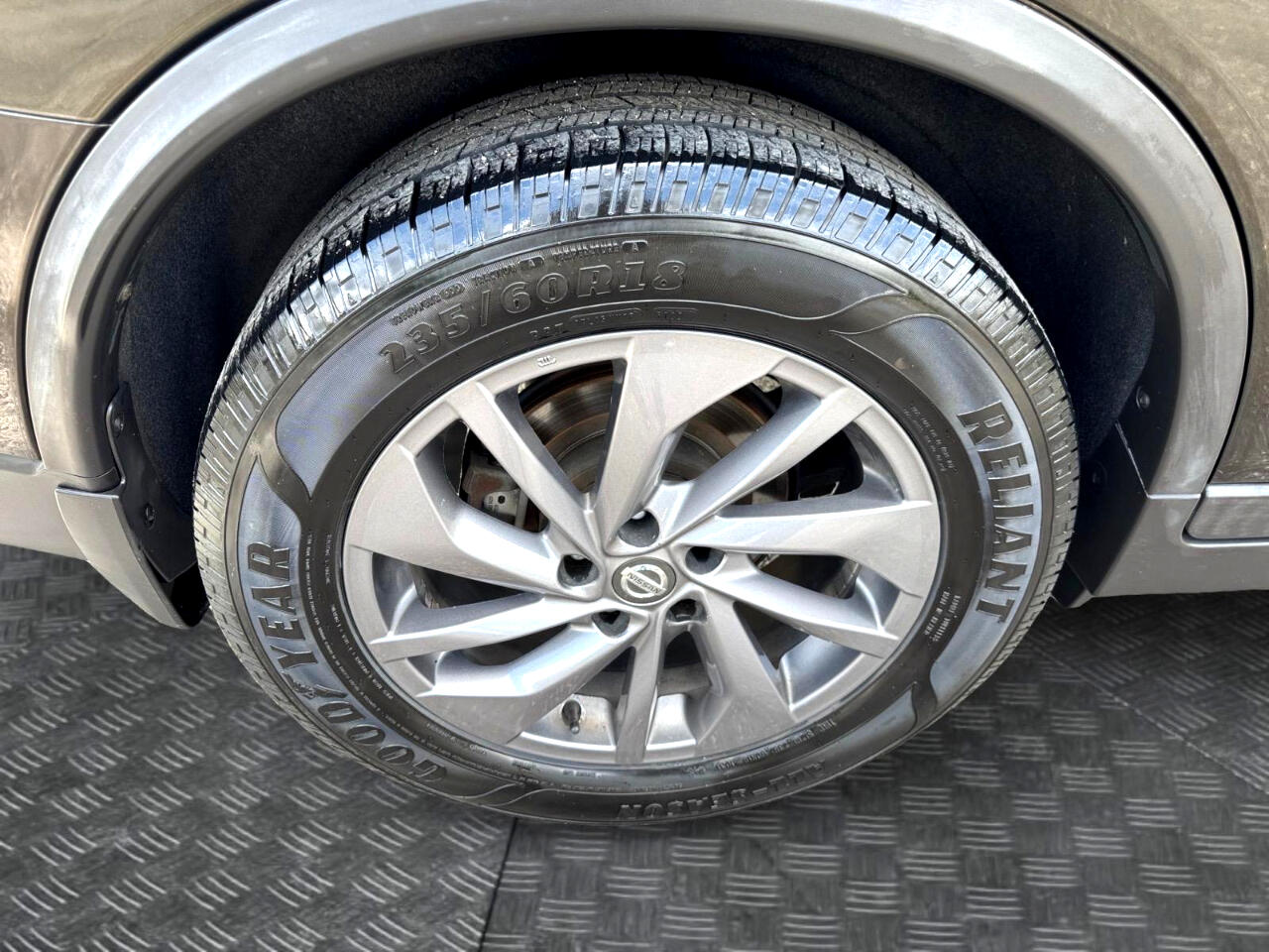 Vehicle image 14 of 39