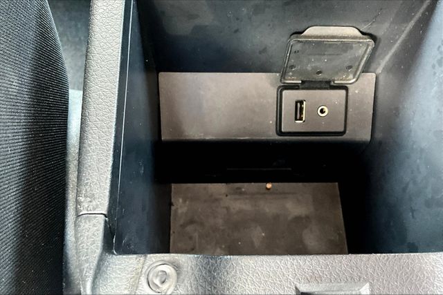 Vehicle image 27 of 32