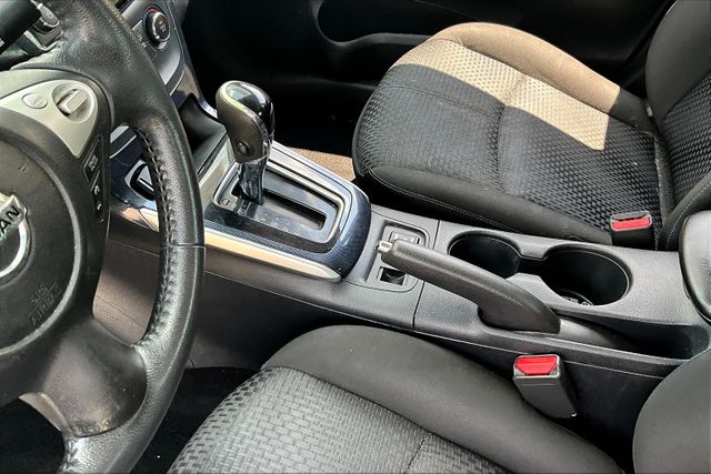 Vehicle image 22 of 32