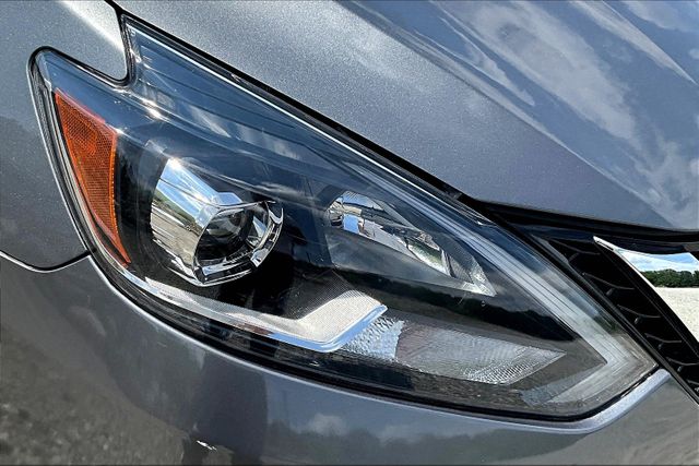 Vehicle image 26 of 32