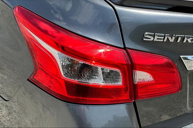 Vehicle image 31 of 32