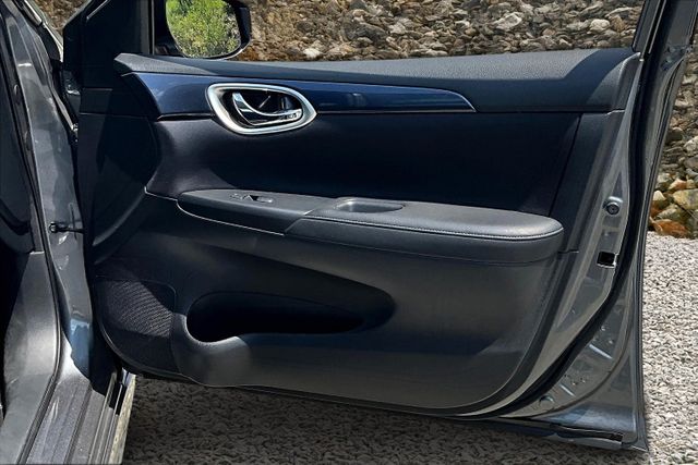 Vehicle image 24 of 32