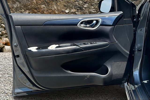 Vehicle image 23 of 32