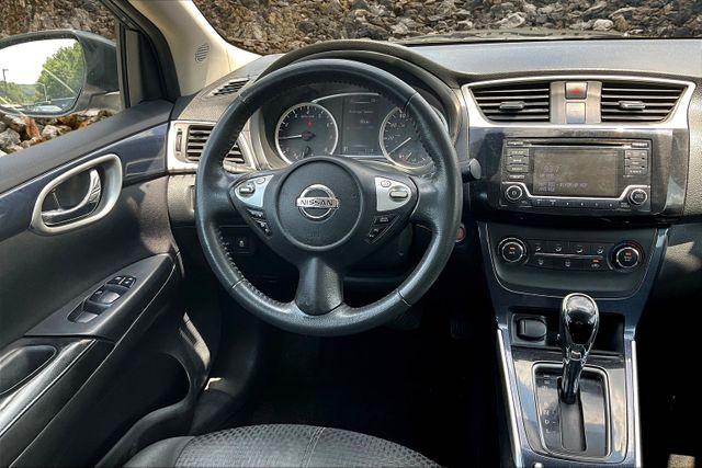 Vehicle image 14 of 32
