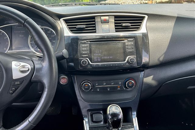 Vehicle image 17 of 32