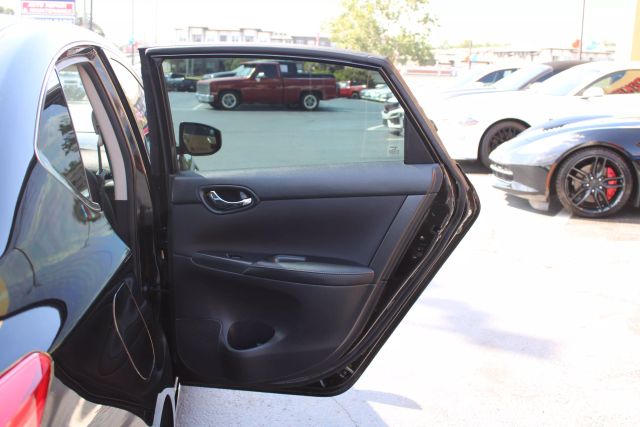 Vehicle image 19 of 30