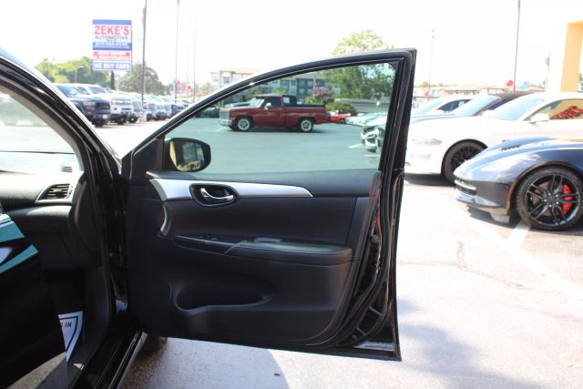 Vehicle image 16 of 30