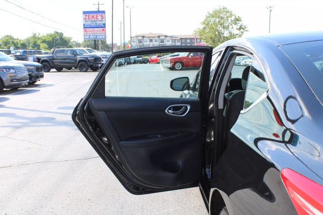 Vehicle image 17 of 30