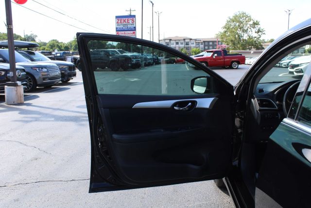 Vehicle image 18 of 30