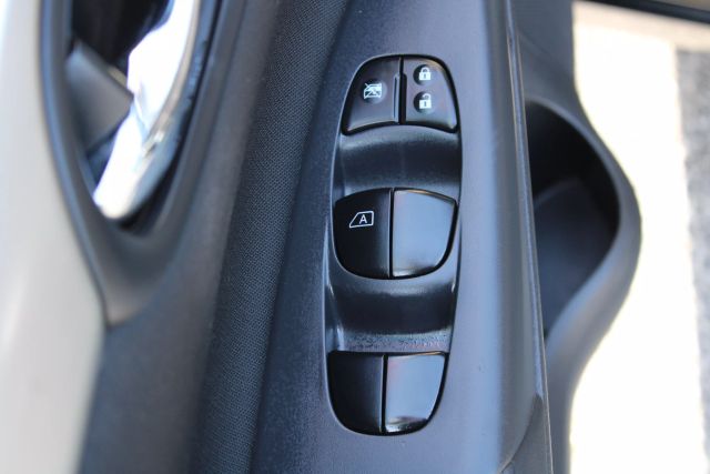 Vehicle image 26 of 30