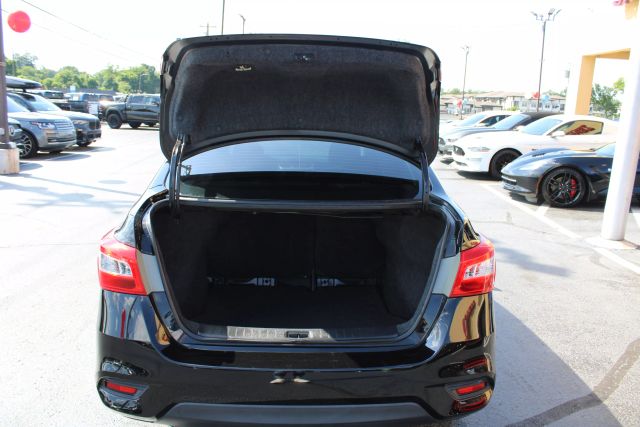 Vehicle image 10 of 30