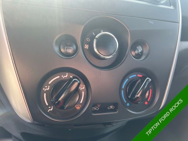 Vehicle image 14 of 21
