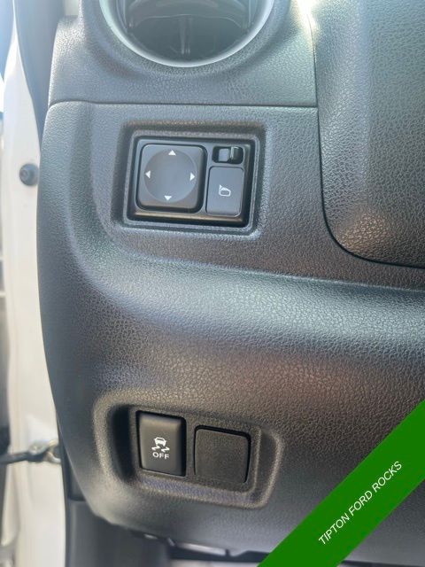 Vehicle image 9 of 21