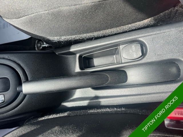 Vehicle image 11 of 21