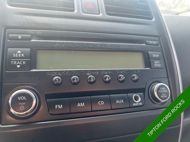Vehicle image 15 of 21