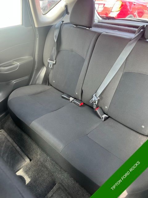 Vehicle image 18 of 21