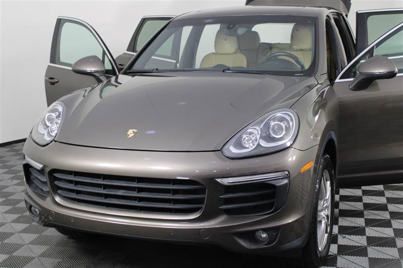2016 Porsche Cayenne Base Image 3 of 54
