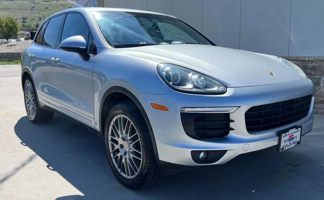 2016 Porsche Cayenne Base Image 3 of 21